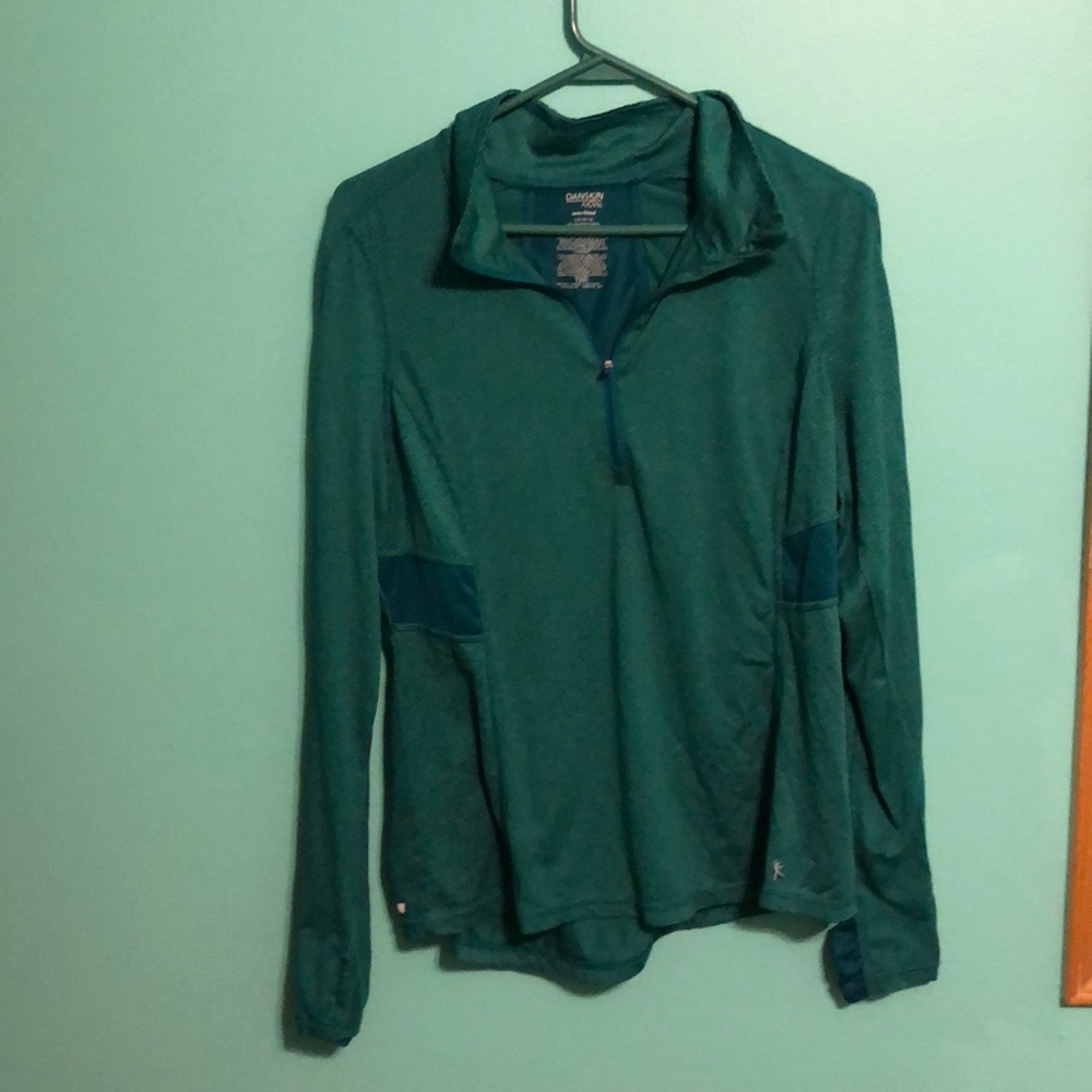 Long sleeve slightly fitted workout top